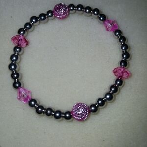 NWT Handcrafted Fushia and Silver Beaded Bracelet.